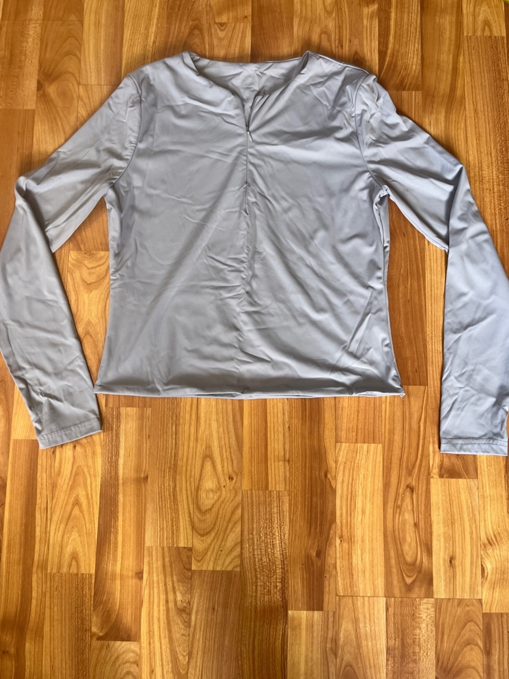 Light Gray Long-Sleeve Women's Top